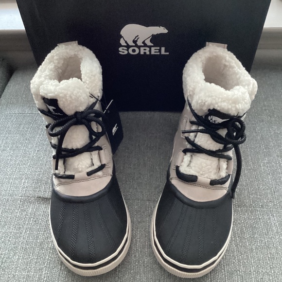 Sorel Women's Out N About IV Chillz Waterproof Booties, size 8.5 - Picture 2 of 11